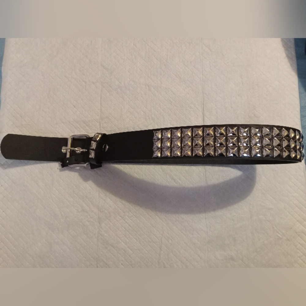 Spiked belt